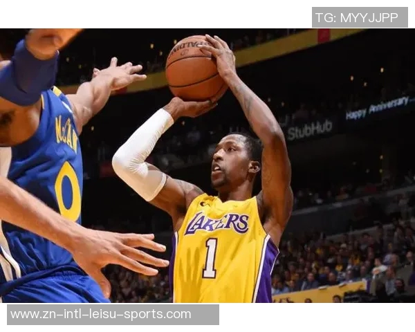 媒体人分析文班表现提升但持球进攻仍待突破与质变